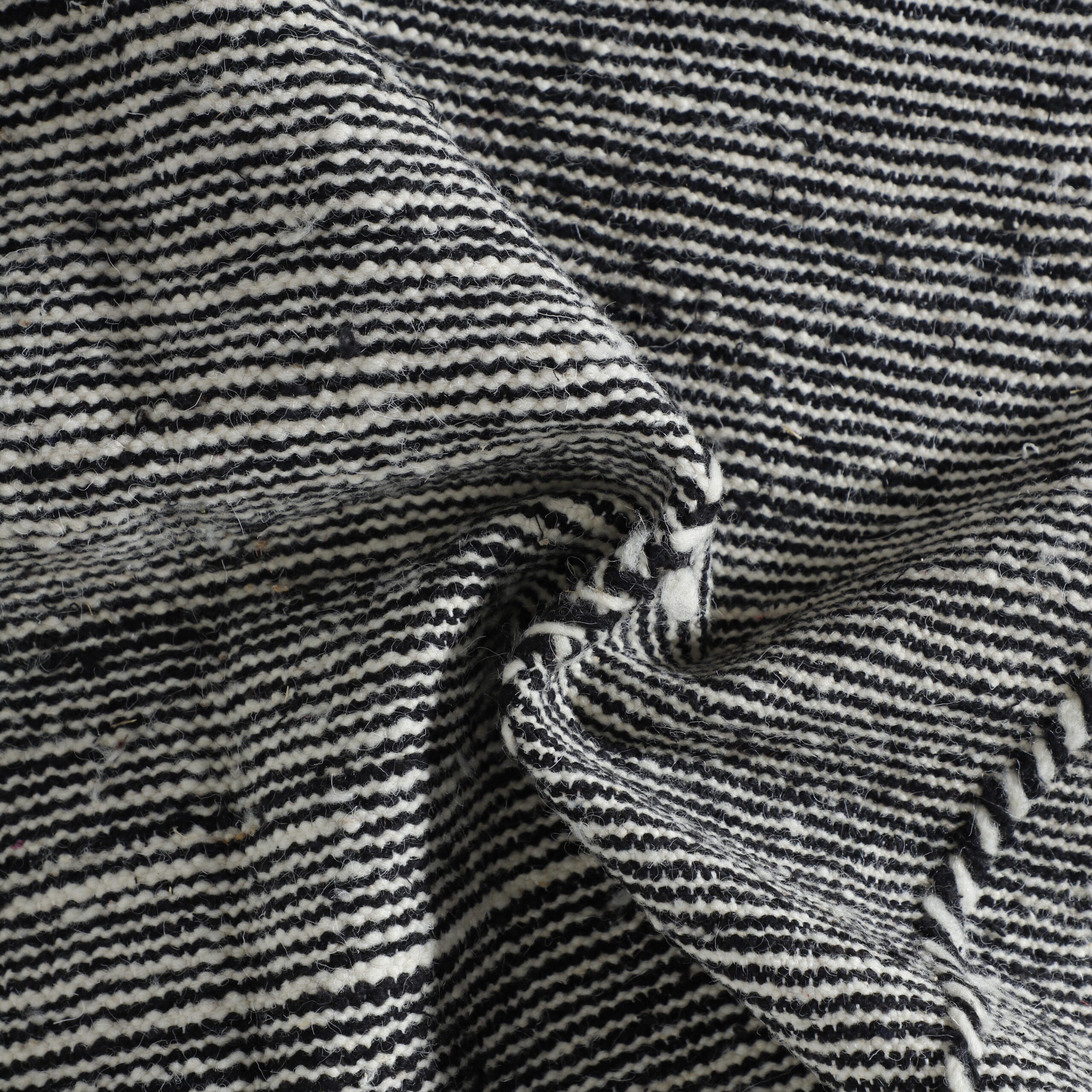 Classic Moroccan Zanafi Kilim with Diamond Pattern - Image 6