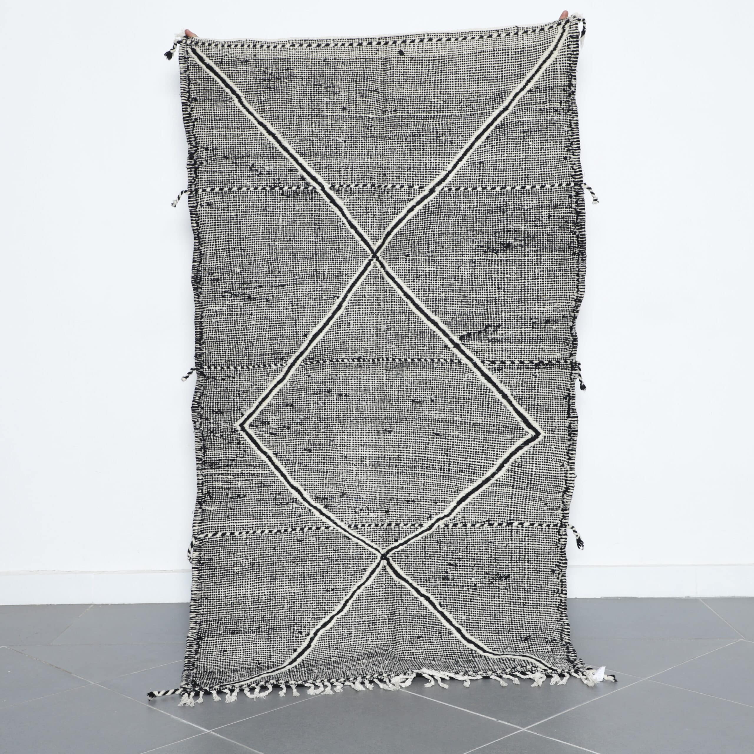 Moroccan Zanafi Kilim with Diamond Pattern