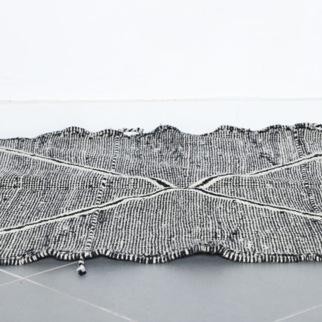 Moroccan Zanafi Kilim with Diamond Pattern - Image 4