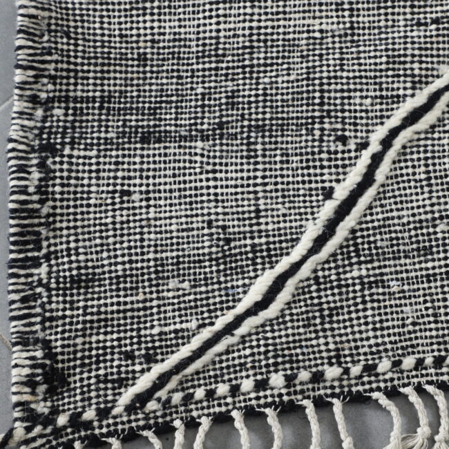 Moroccan Zanafi Kilim with Diamond Pattern - Image 3