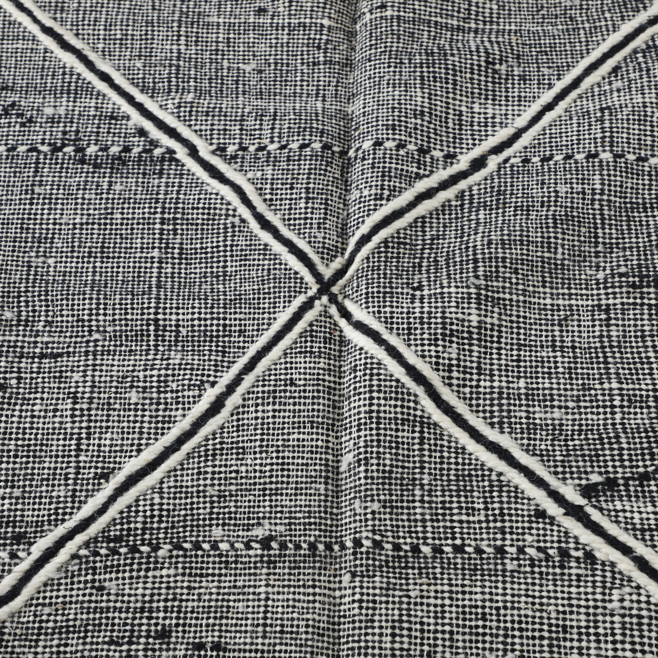 Moroccan Zanafi Kilim with Diamond Pattern - Image 2