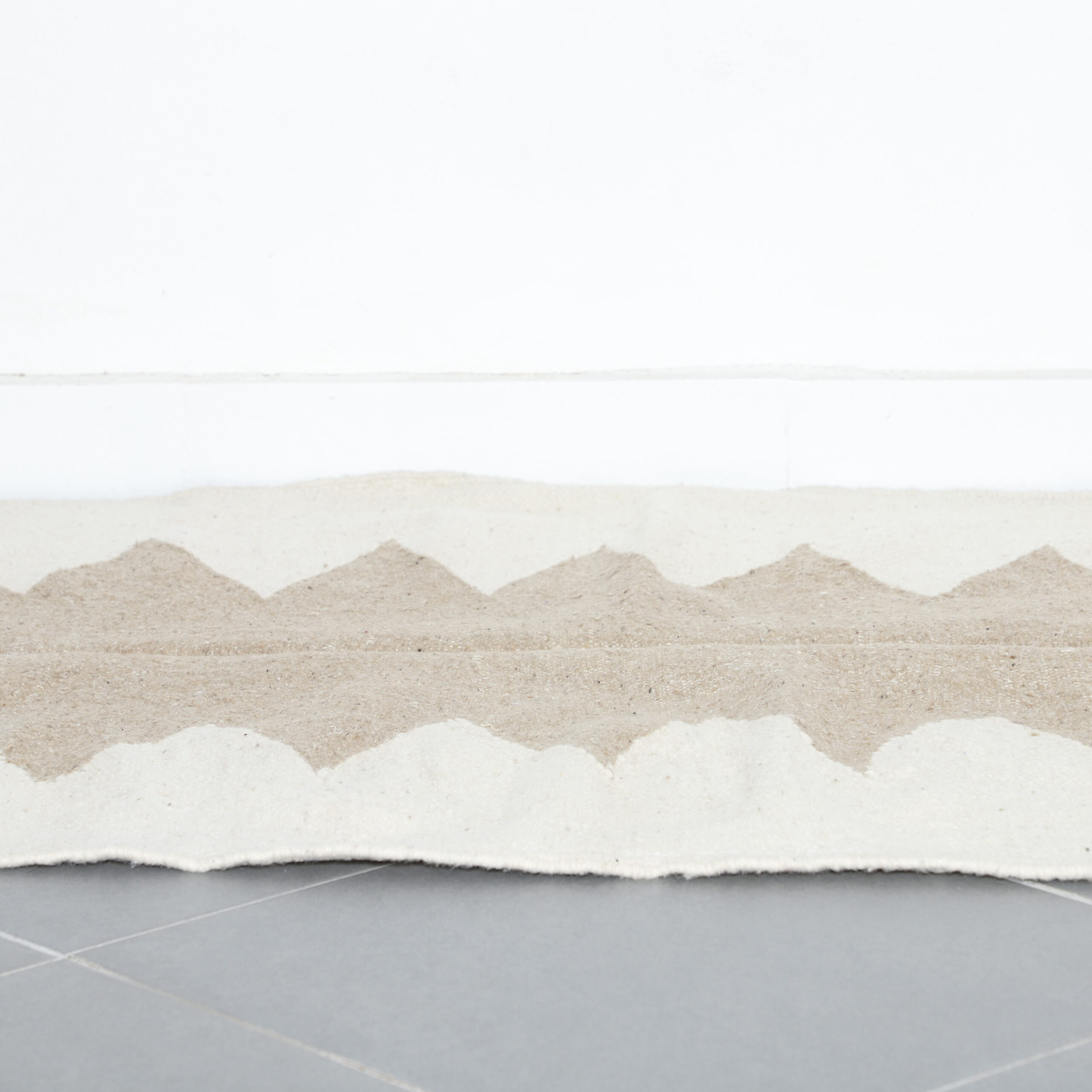 Neutral Moroccan Beni Ourain Rug with Zig-Zag Design - Image 5