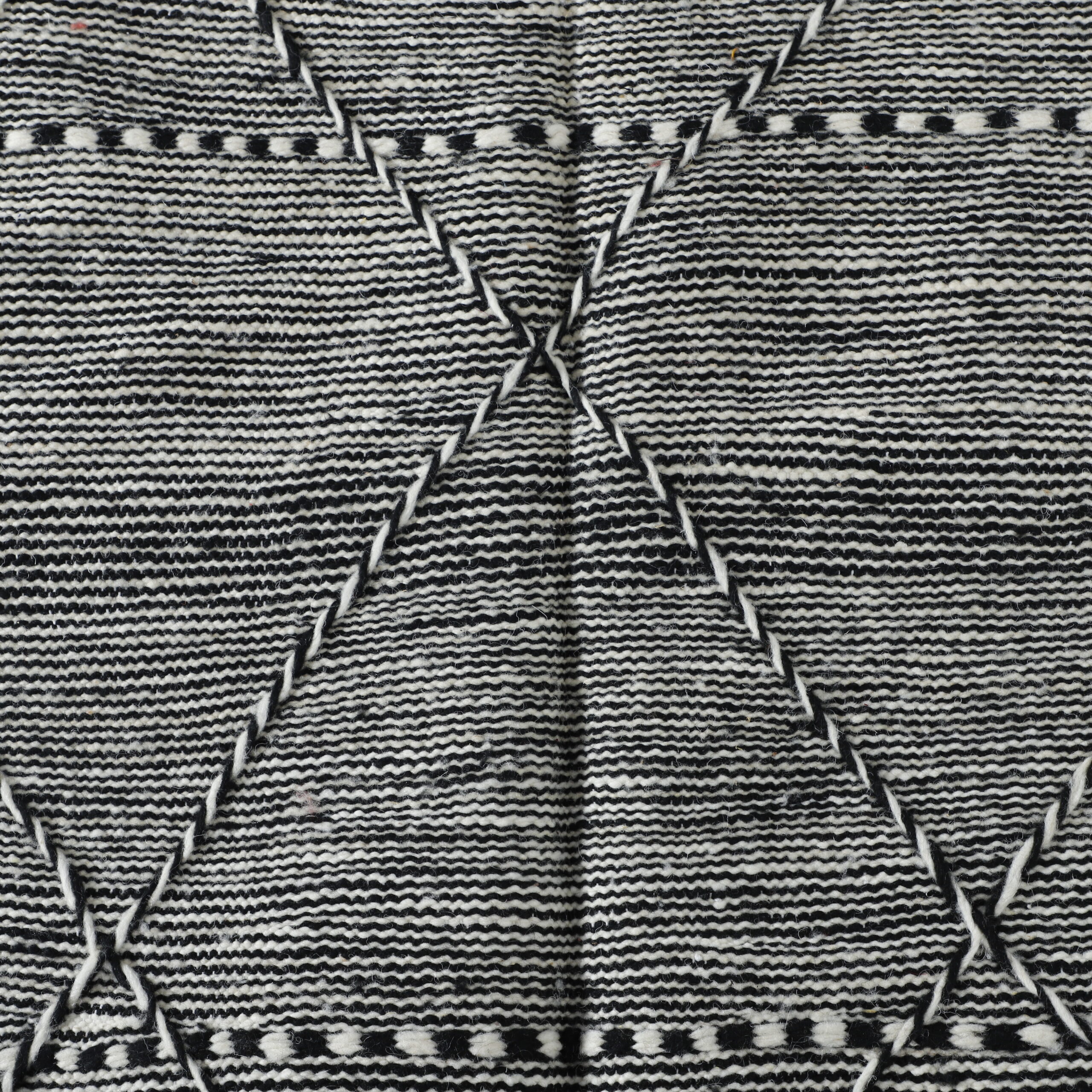 Handmade Moroccan Flat Weave Kilim Rug - Image 2