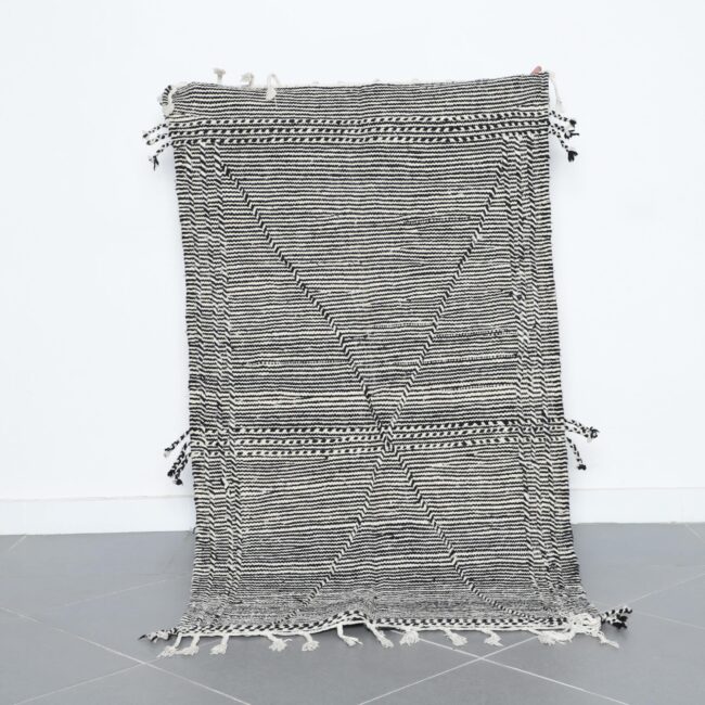 Classic Moroccan Zanafi Kilim with Diamond Pattern
