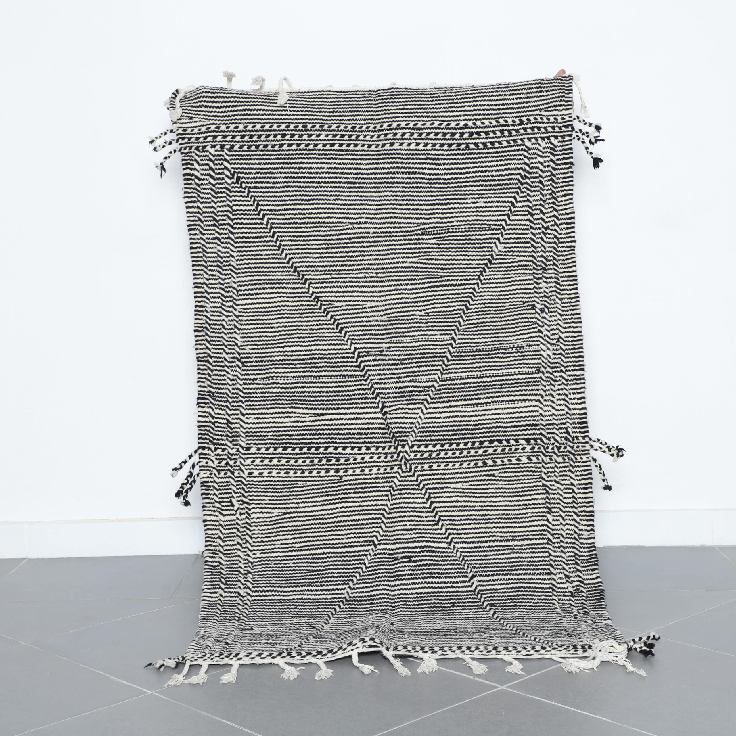 Classic Moroccan Zanafi Kilim with Diamond Pattern