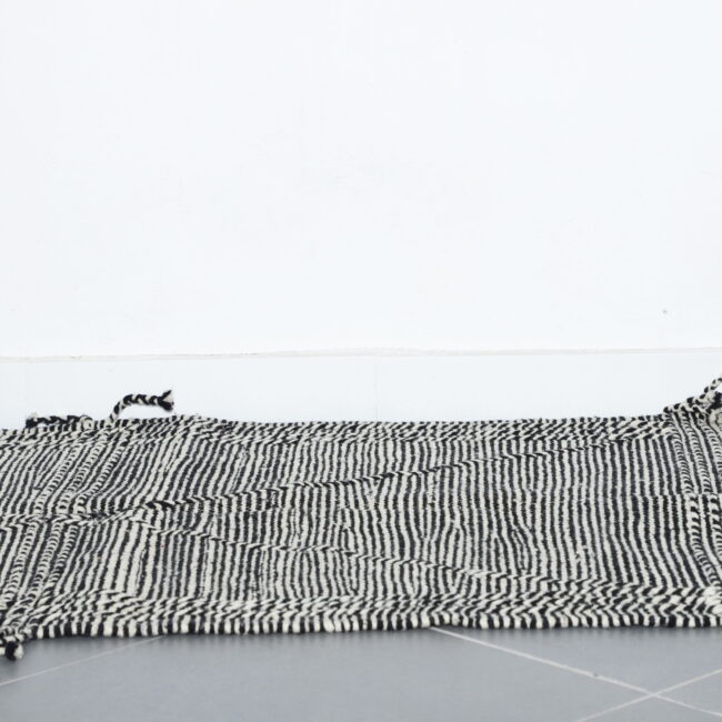 Classic Moroccan Zanafi Kilim with Diamond Pattern - Image 5