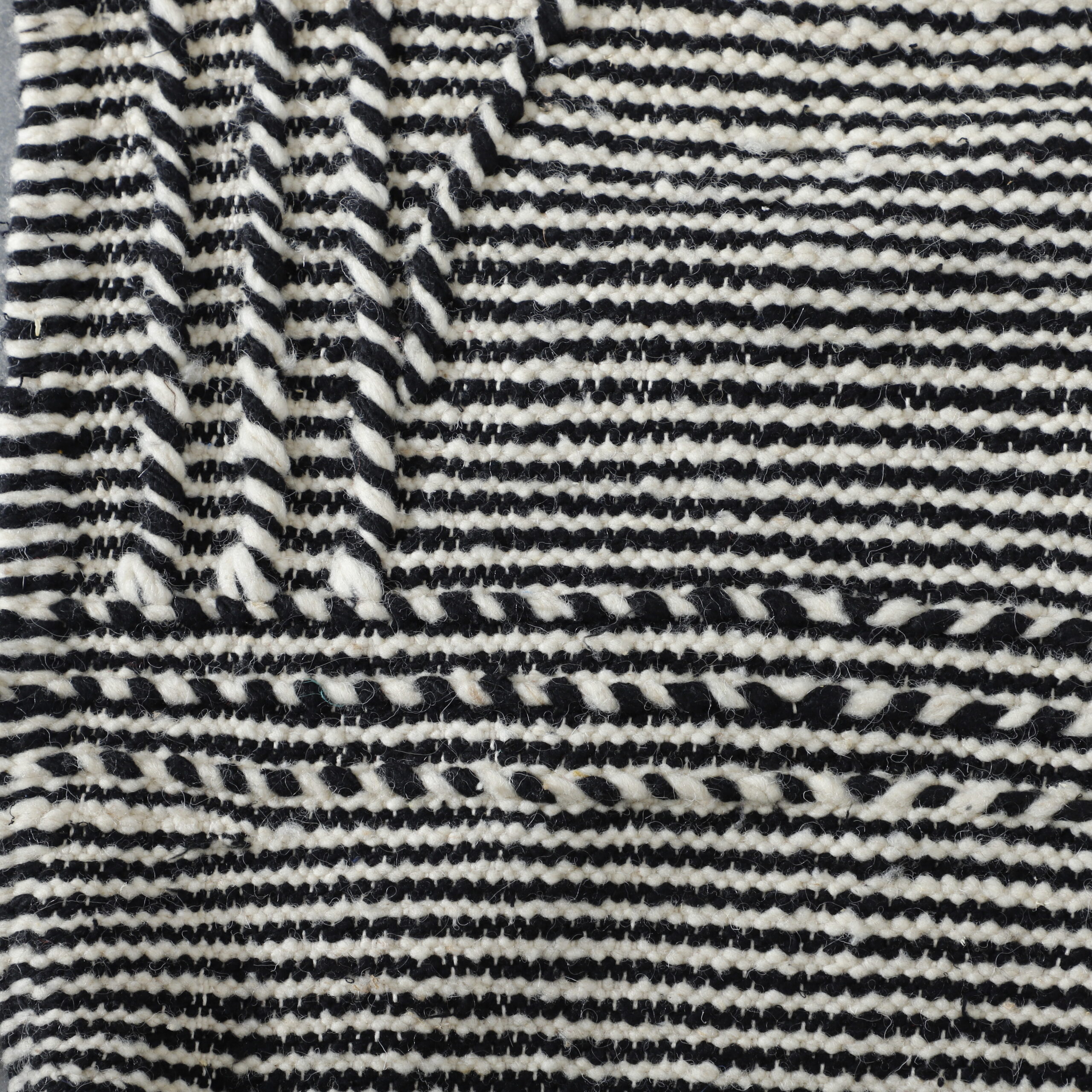 Classic Moroccan Zanafi Kilim with Diamond Pattern - Image 4