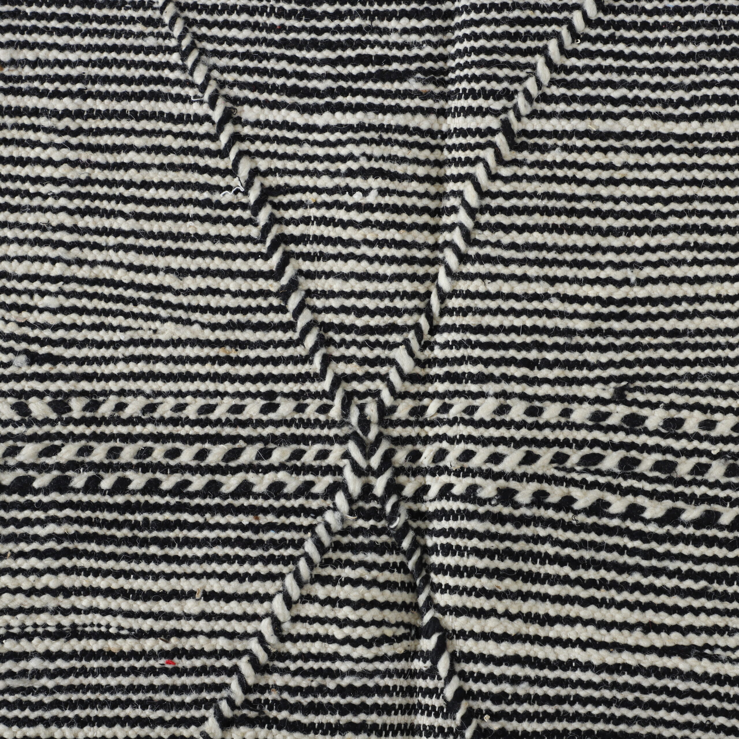 Classic Moroccan Zanafi Kilim with Diamond Pattern - Image 2