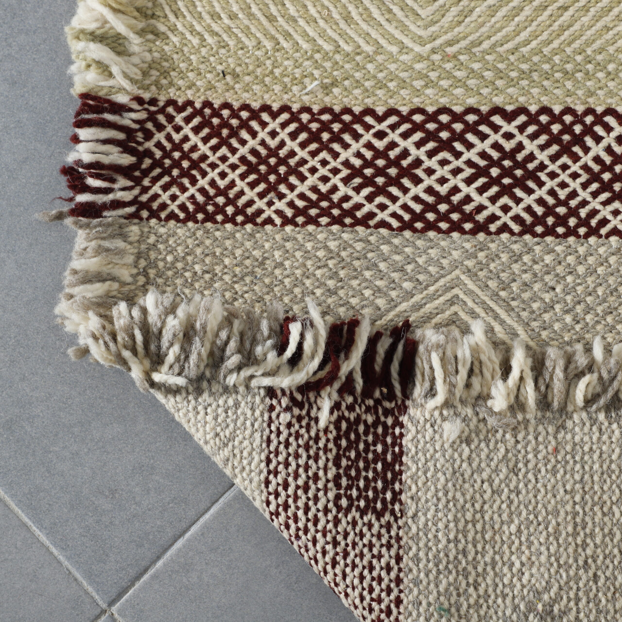 Neutral Moroccan zanafi rug with Geometric Stripes - Image 3