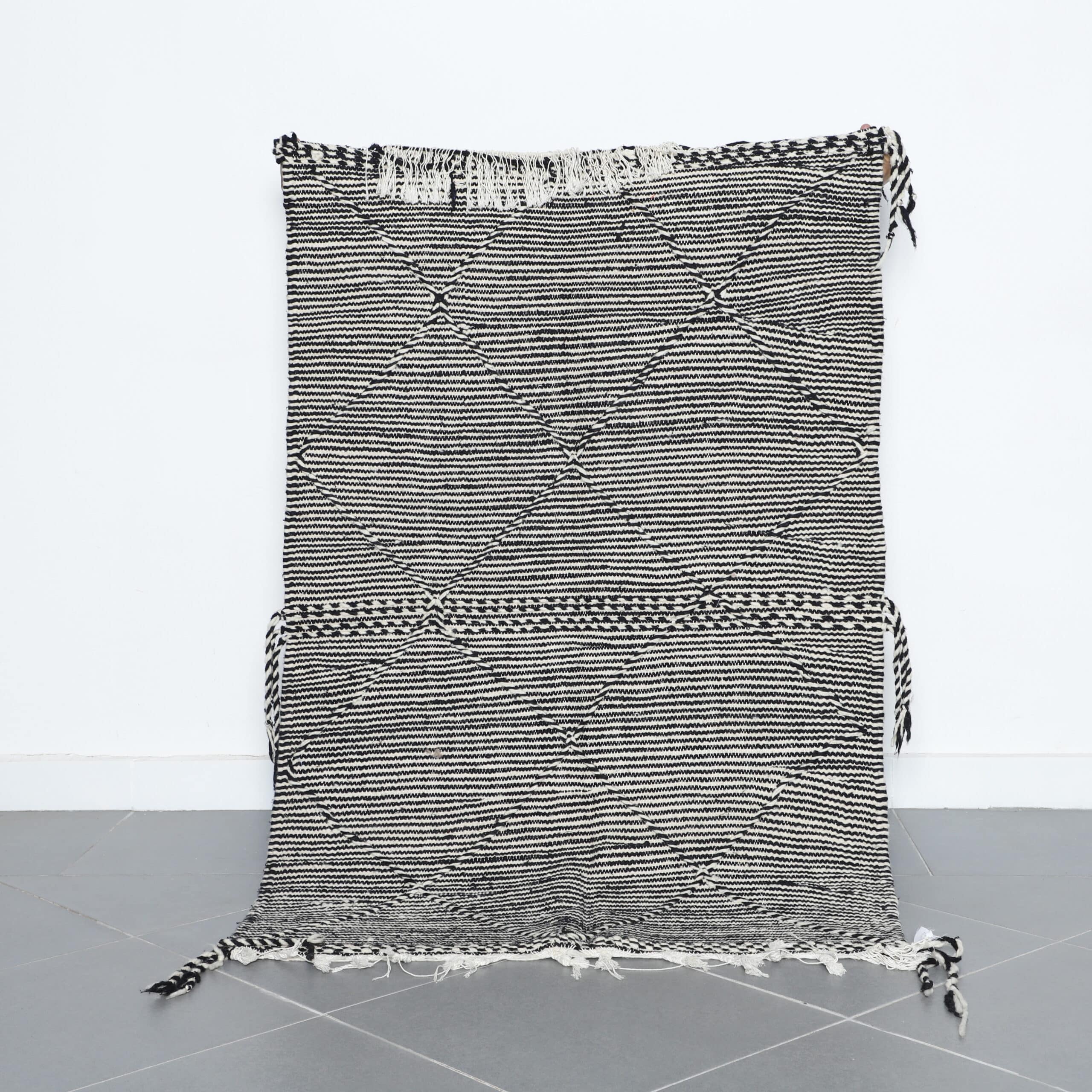 Classic Moroccan Zanafi Kilim with Diamond Pattern