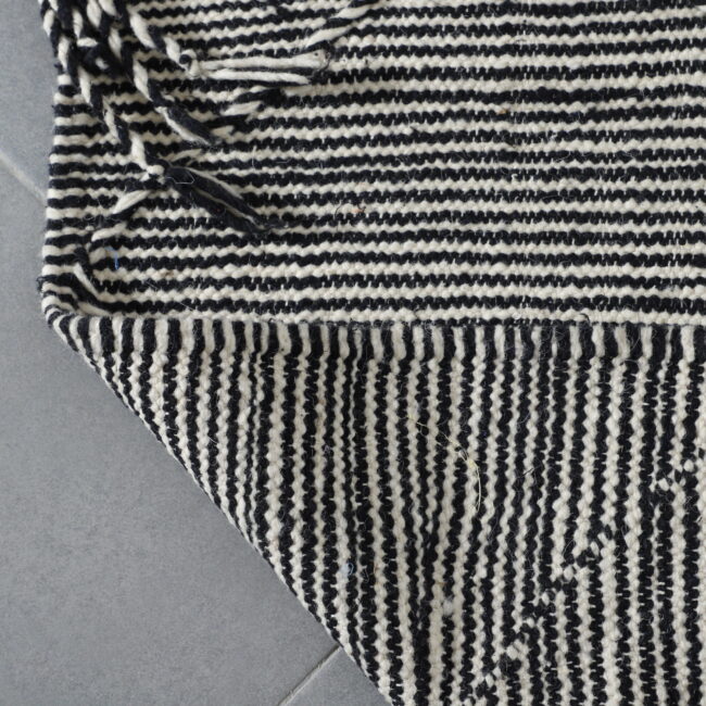 Classic Moroccan Zanafi Kilim with Diamond Pattern - Image 2