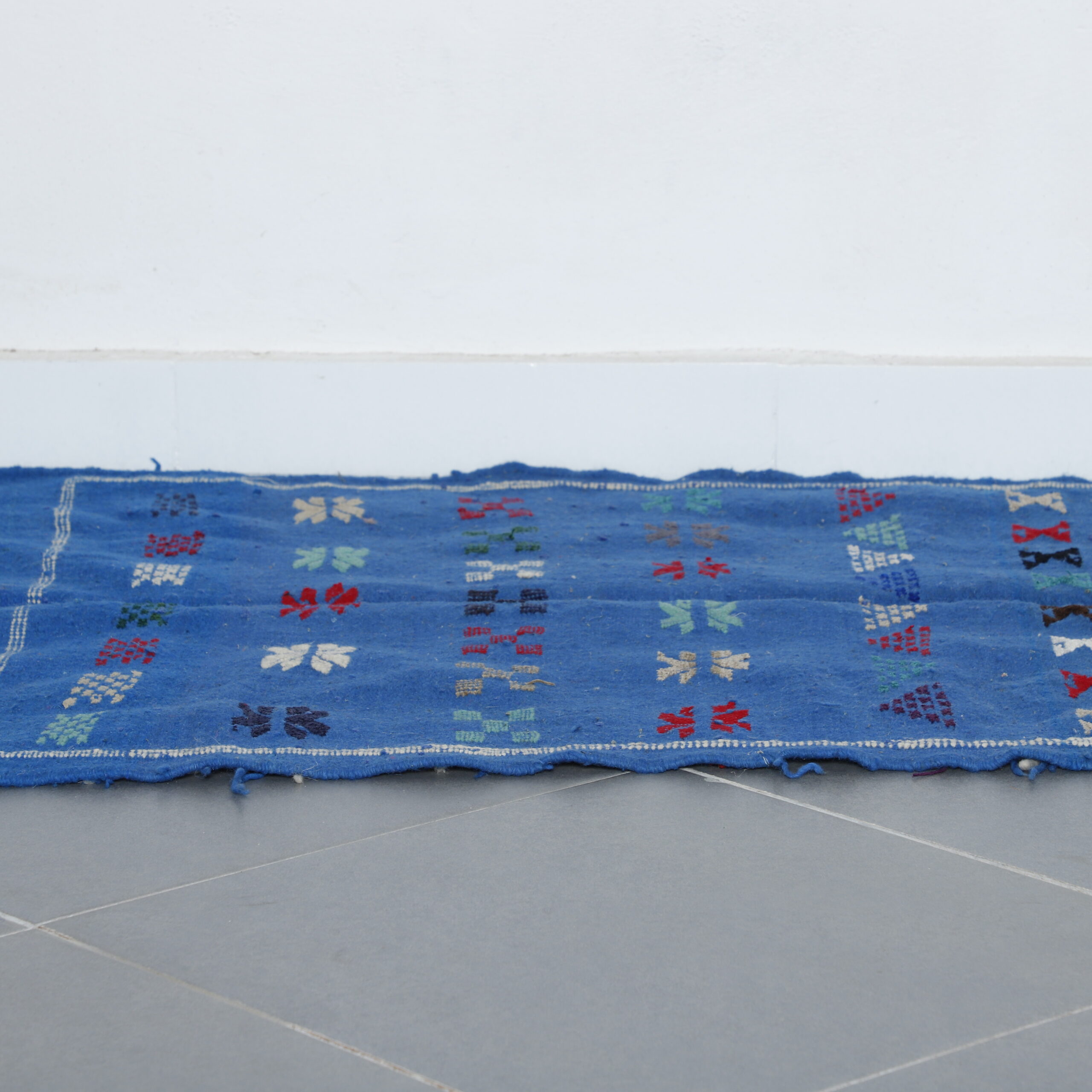 Vibrant Moroccan Berber Kilim with Geometric Motifs - Image 5