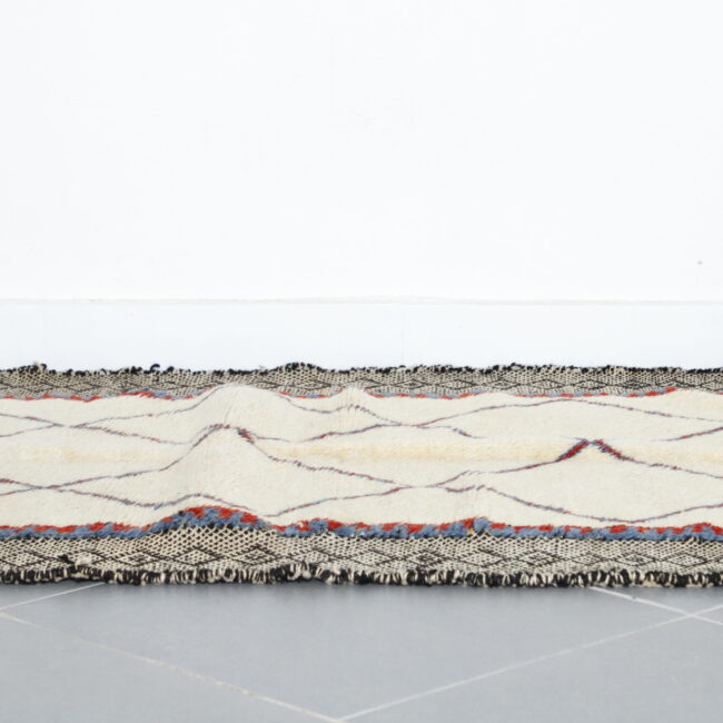 Classic Moroccan Beni Ourain Rug with Diamond Motif - Image 5