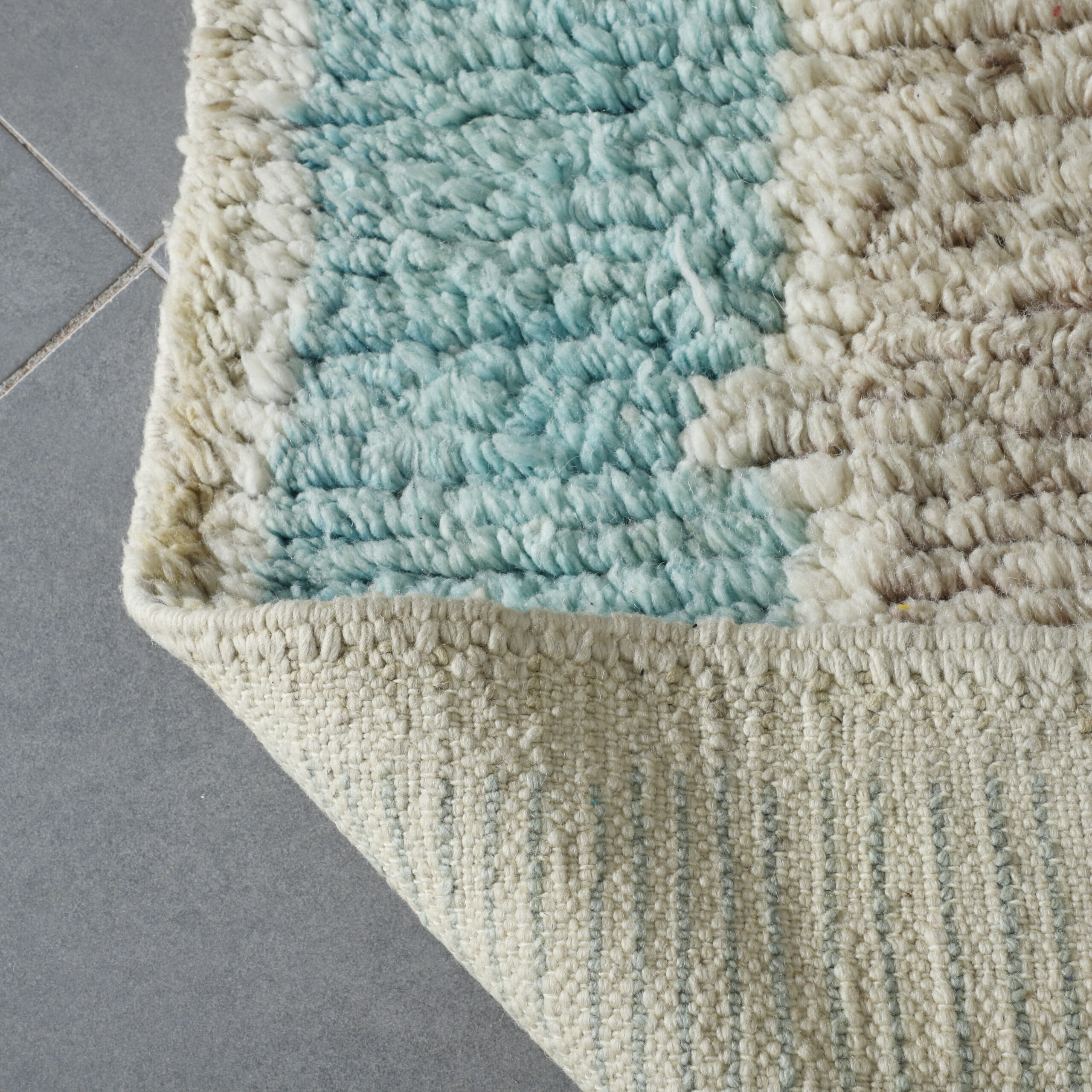 Modern Moroccan Beni Ourain Rug with Abstract Design - Image 4