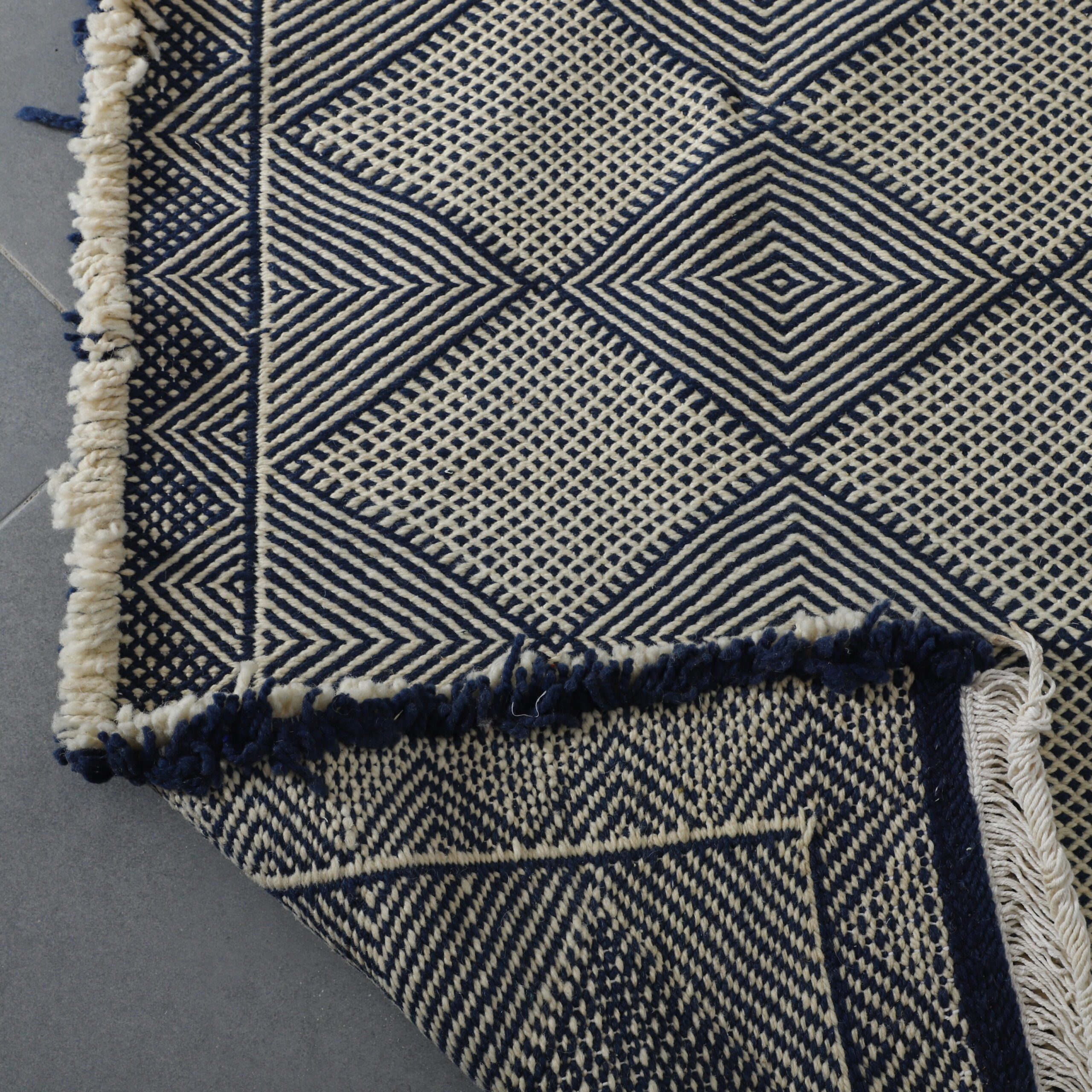 Classic Moroccan Zanafi Rug with Diamond Lattice - Image 4