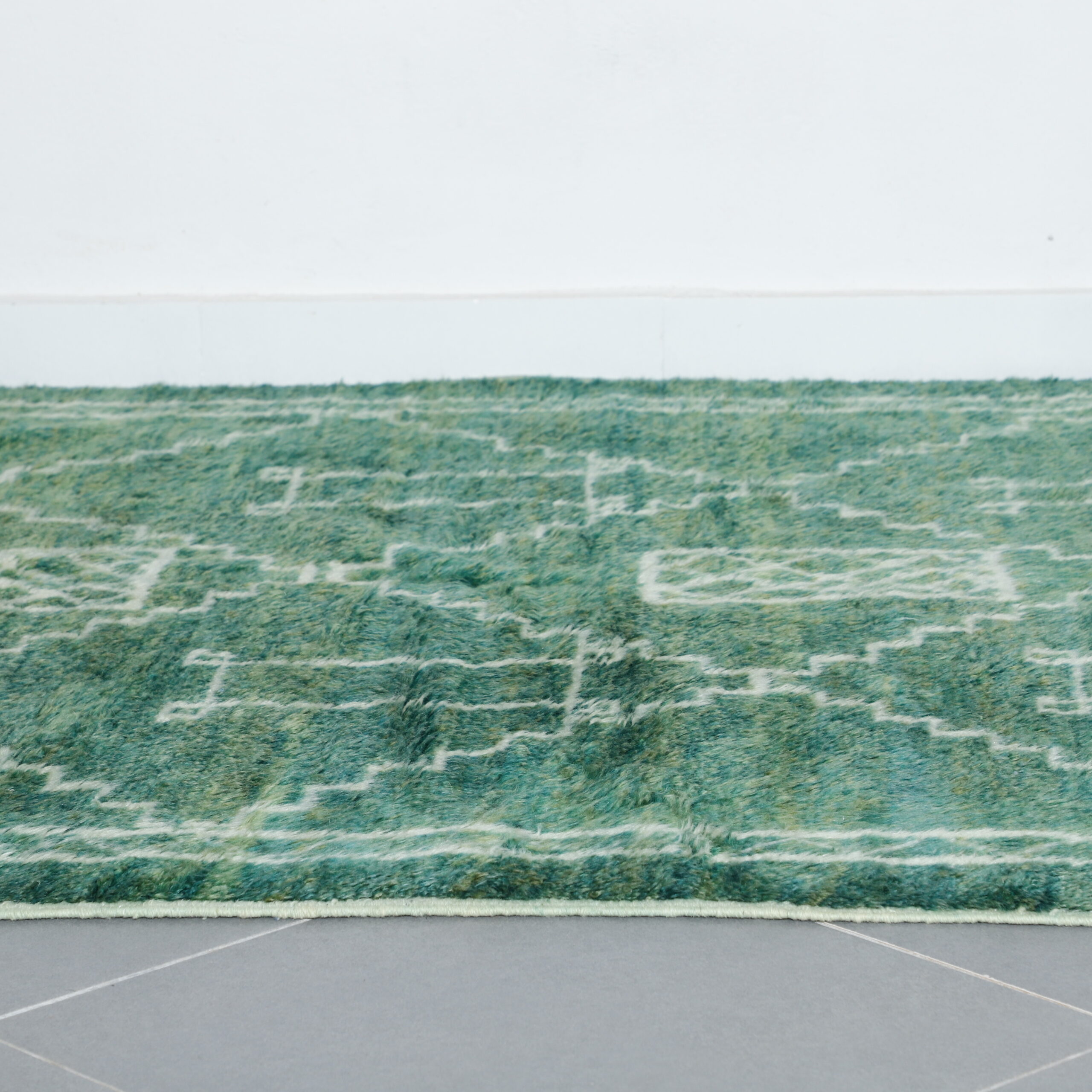 Elegant Moroccan Beni Ourain Rug with Geometric Diamond Pattern - Image 8