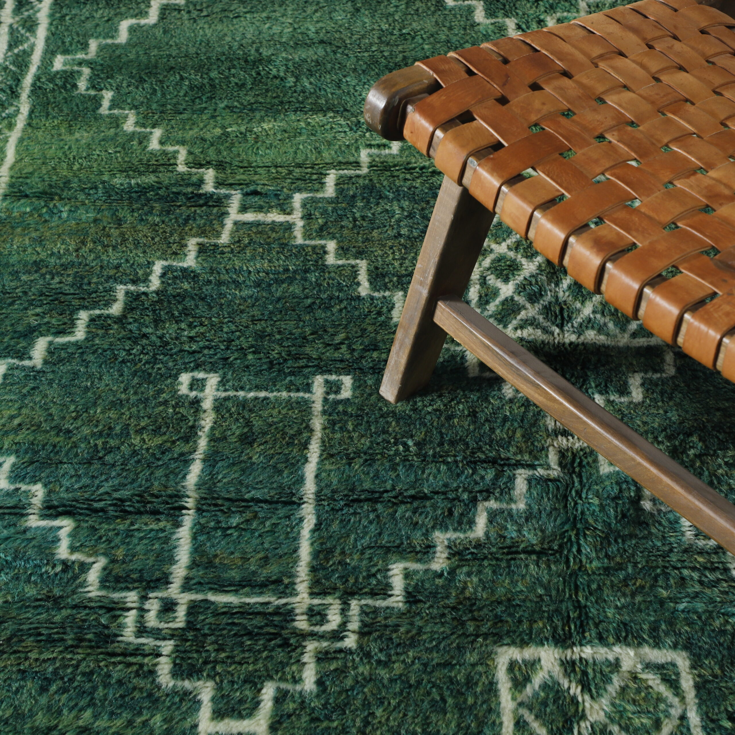 Elegant Moroccan Beni Ourain Rug with Geometric Diamond Pattern - Image 4