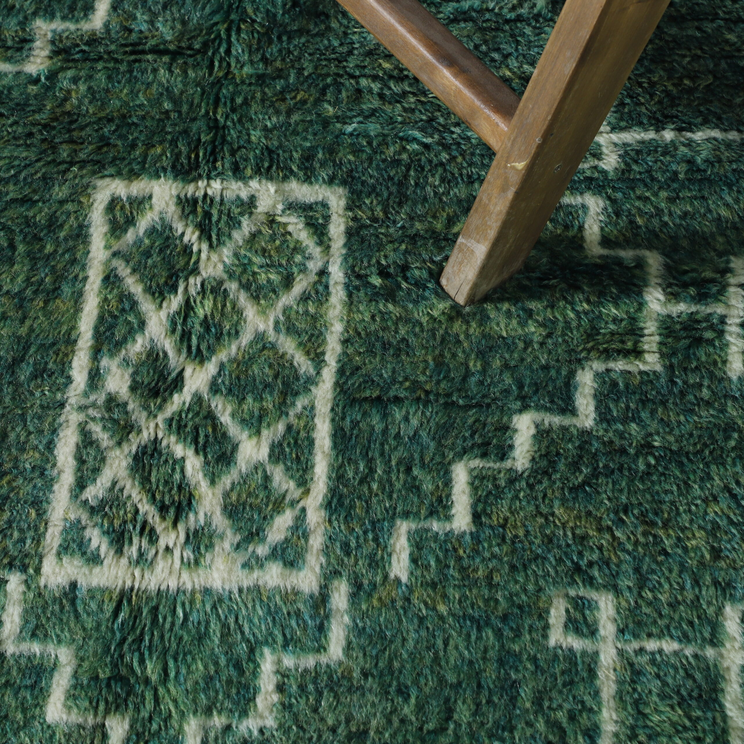 Elegant Moroccan Beni Ourain Rug with Geometric Diamond Pattern - Image 3