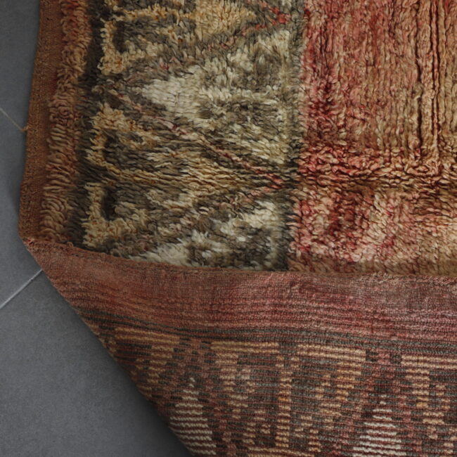 Handwoven Vintage Moroccan Rug with Traditional Geometric Design - Image 8