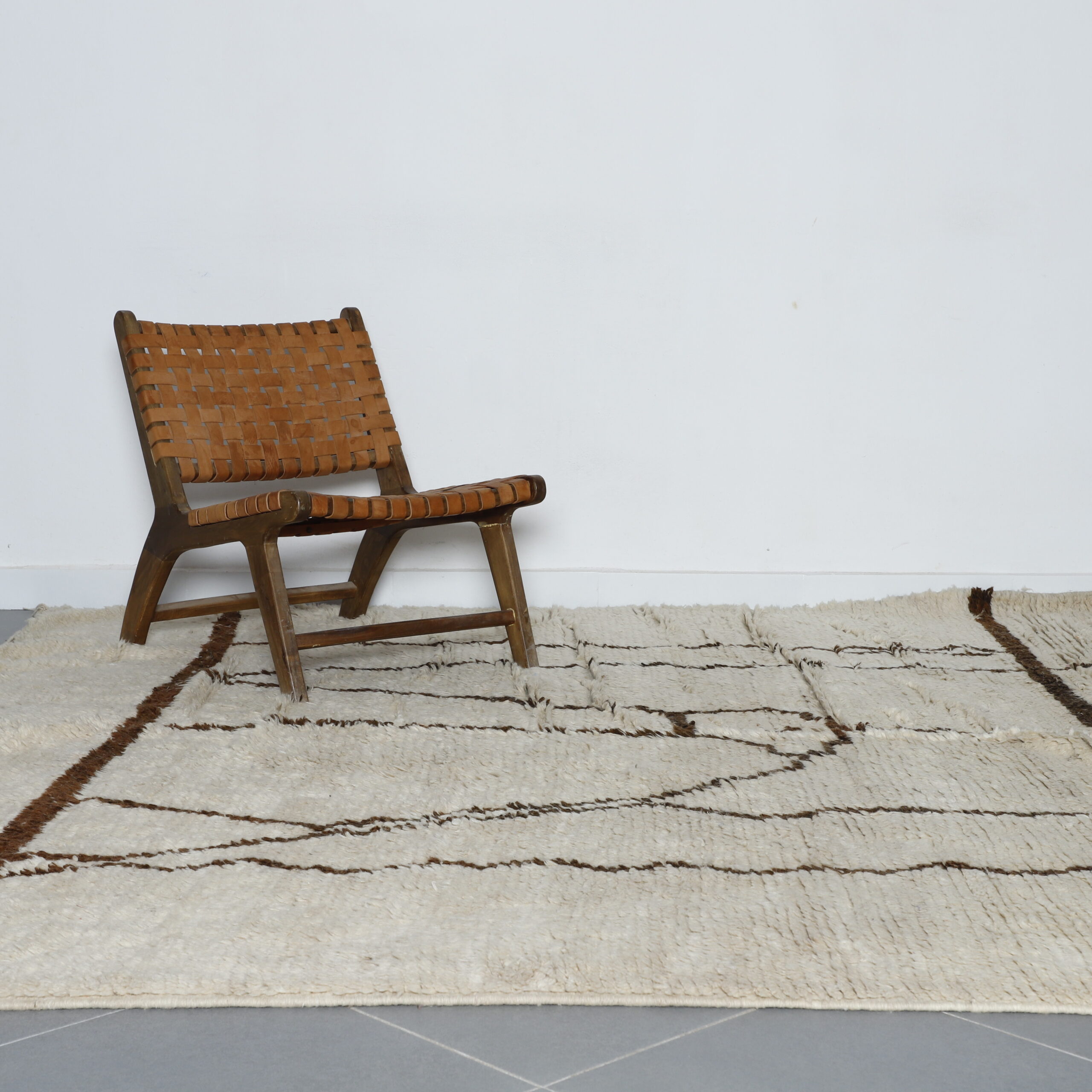 Classic Moroccan Beni Ourain Rug with Abstract Lines - Image 2