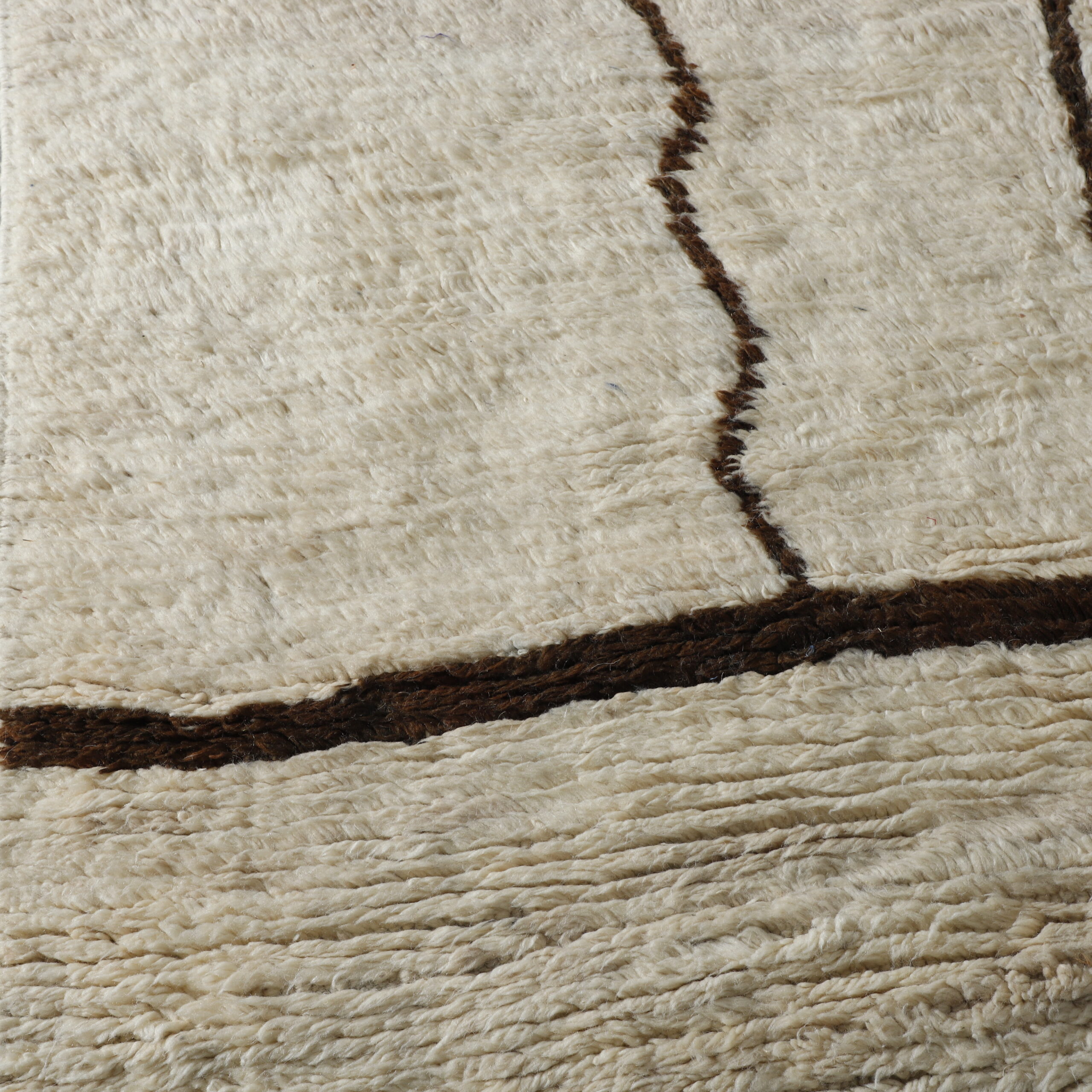 Classic Moroccan Beni Ourain Rug with Abstract Lines - Image 3