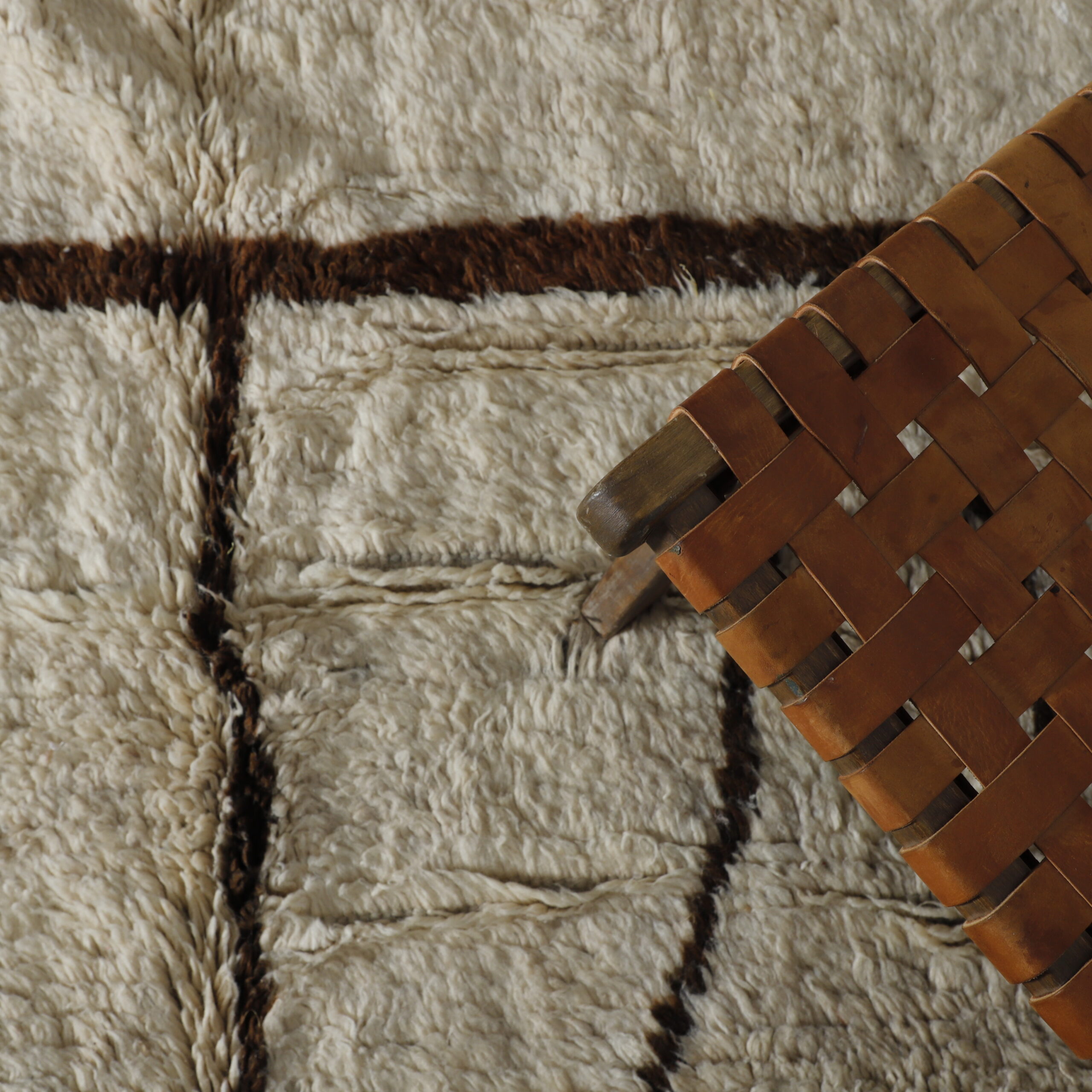 Classic Moroccan Beni Ourain Rug with Abstract Lines - Image 5