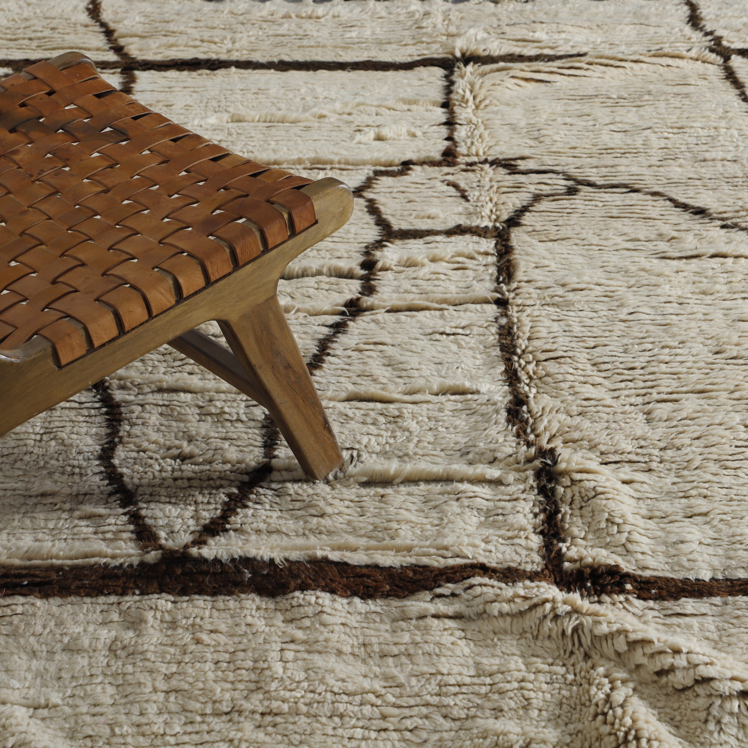 Classic Moroccan Beni Ourain Rug with Abstract Lines - Image 6