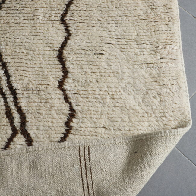 Classic Moroccan Beni Ourain Rug with Abstract Lines - Image 7