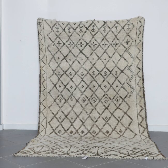 Classic Moroccan Beni Ourain Rug with Diamond Lattice