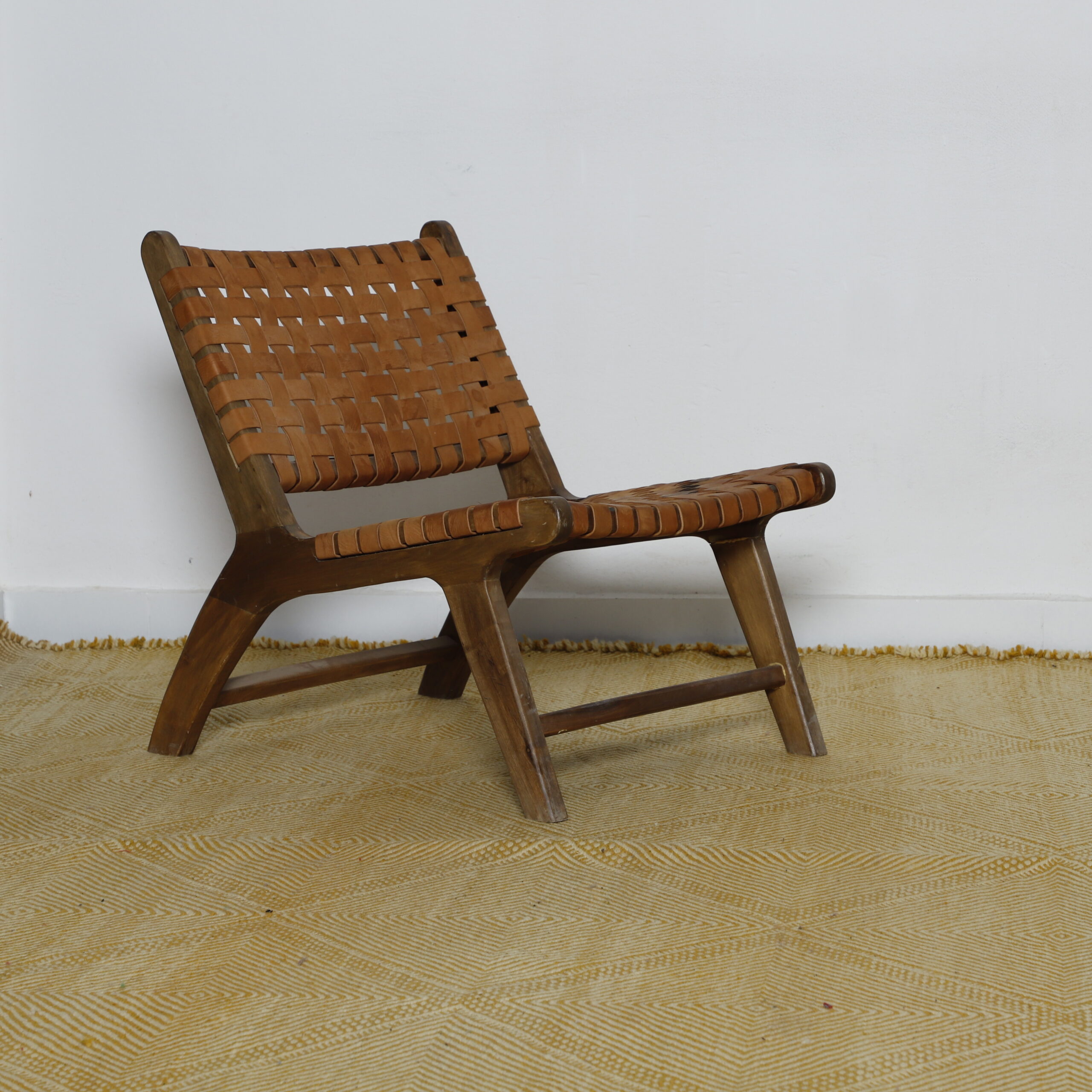 Majestic Zanafi Rug with Geometric Diamond Pattern - Image 2