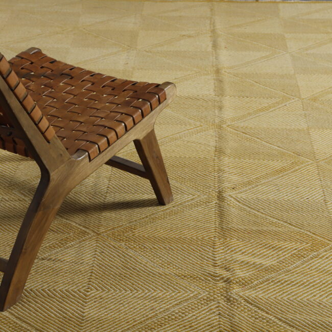 Majestic Zanafi Rug with Geometric Diamond Pattern - Image 3