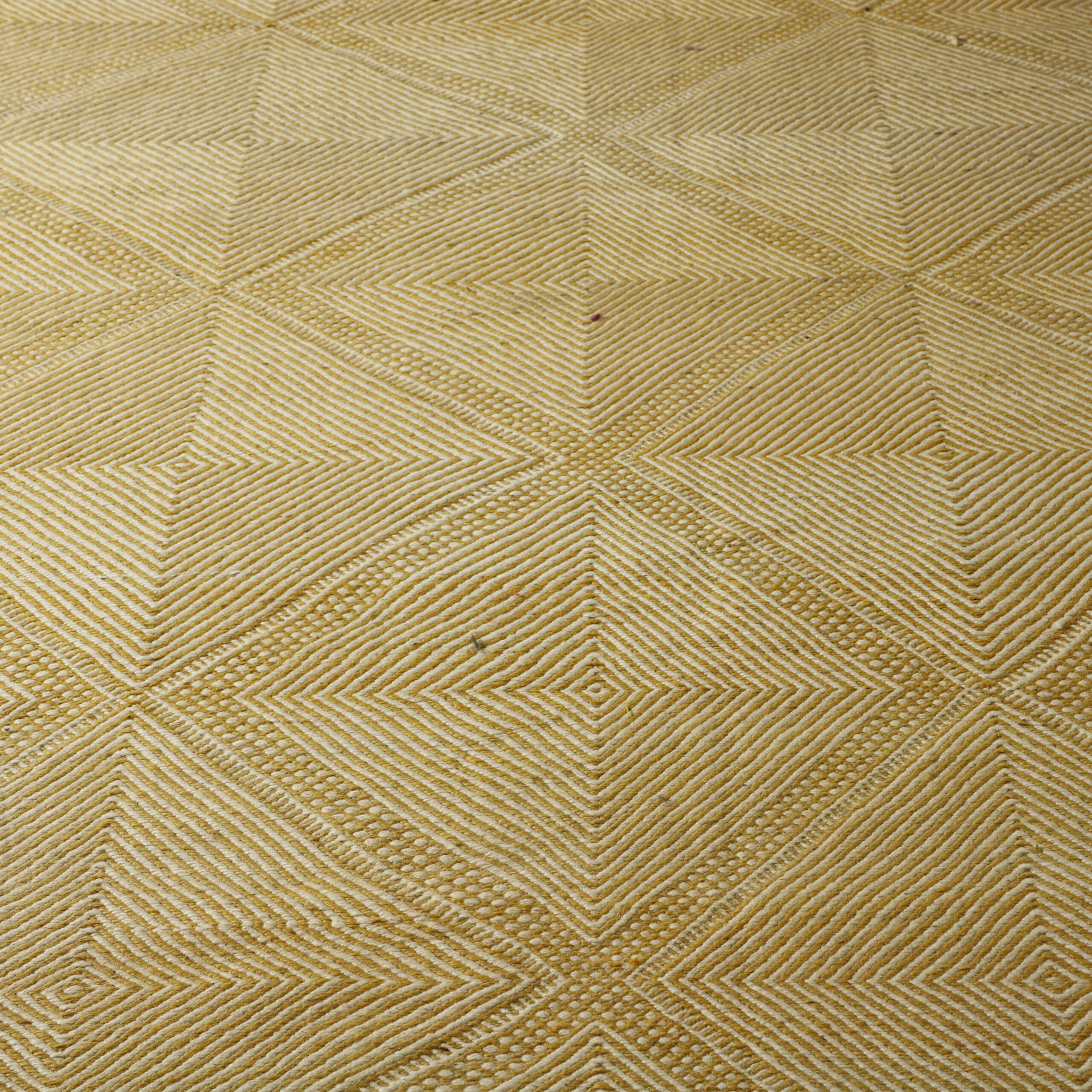 Majestic Zanafi Rug with Geometric Diamond Pattern - Image 6