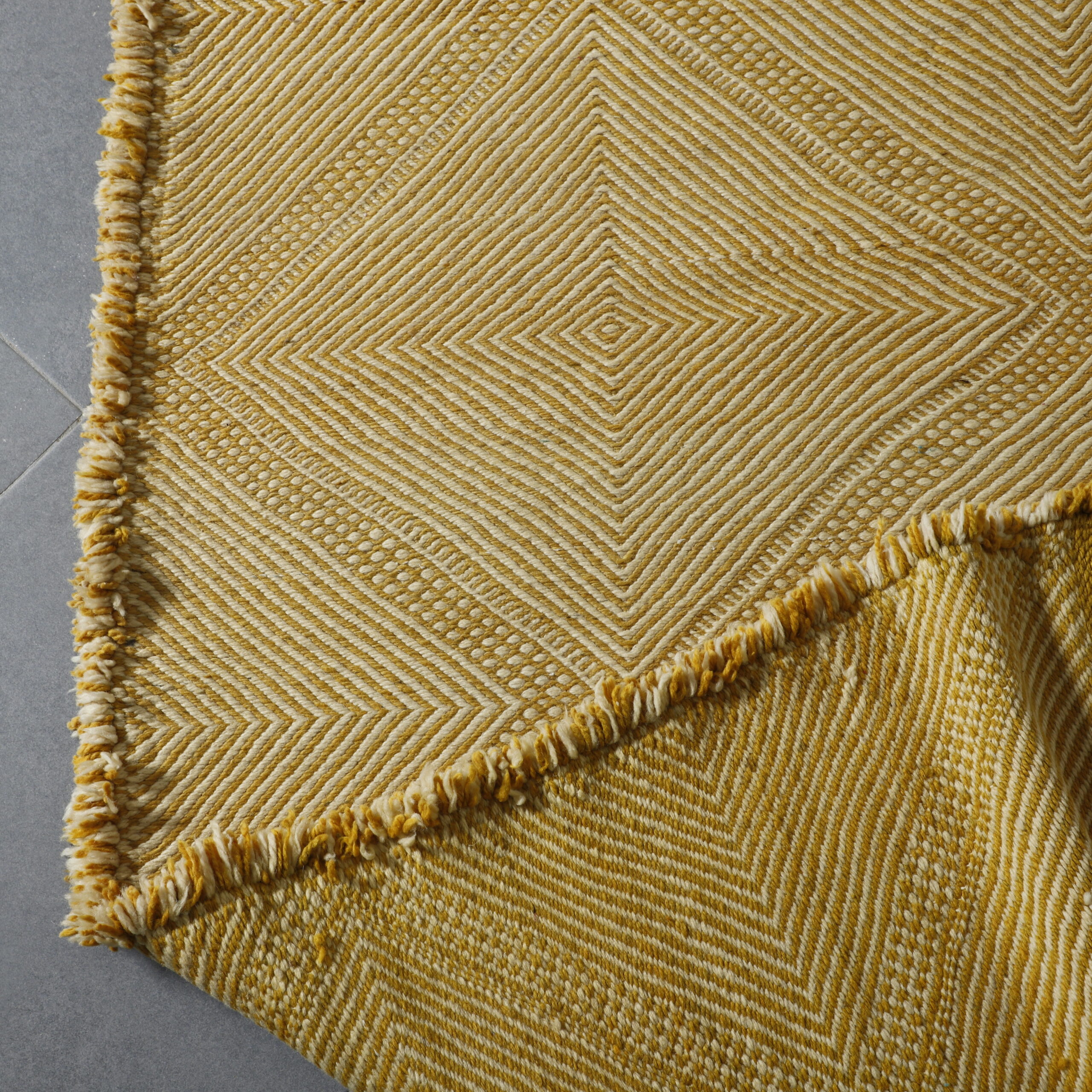 Majestic Zanafi Rug with Geometric Diamond Pattern - Image 8