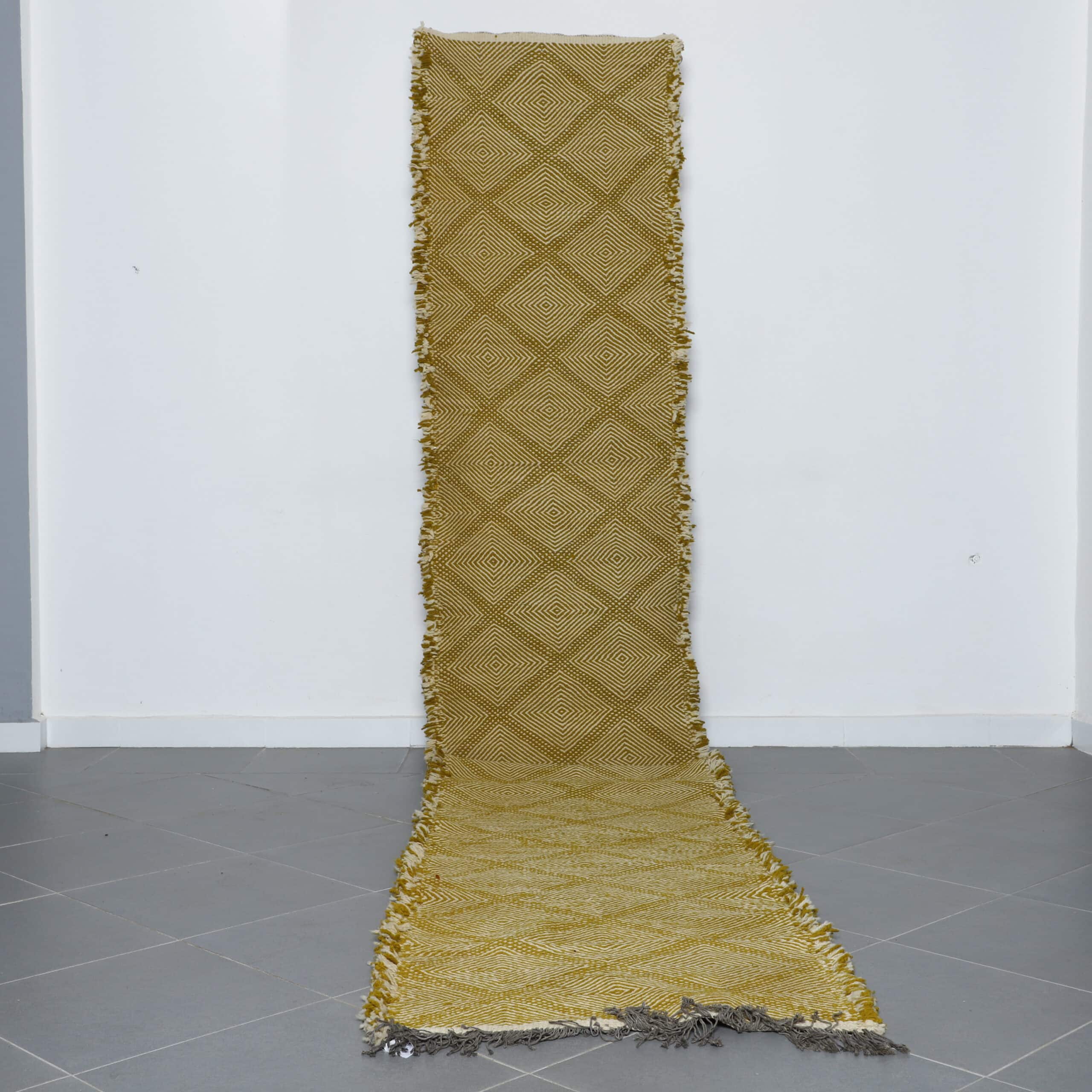 Stunning Elegant Zanafi Runner with Geometric Diamond Pattern – Premium Moroccan Rugs